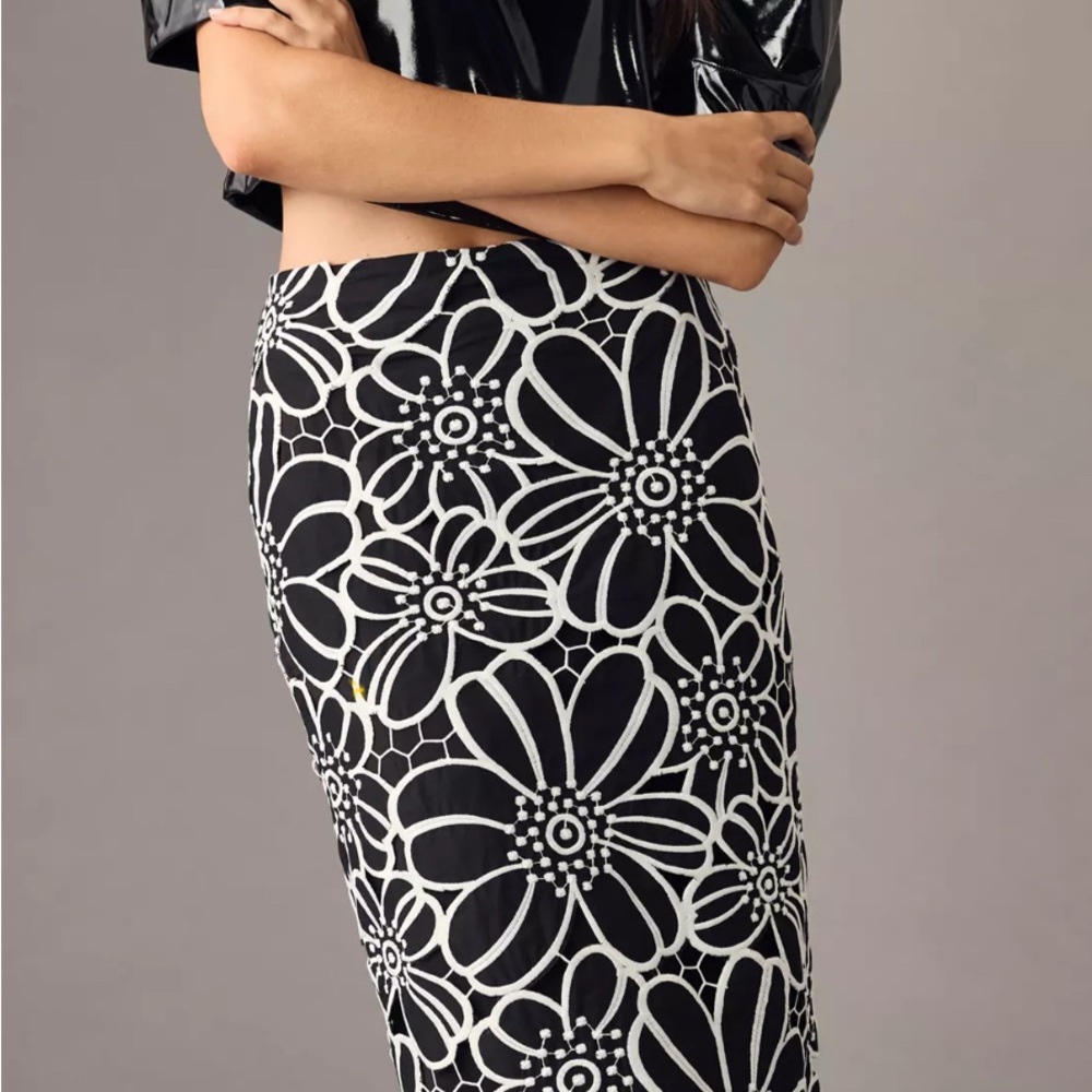 Anthropologie Black and White Floral Pencil Skirt - Picture 3 of 10